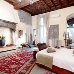 Historical - The House Of Travelers Όπως