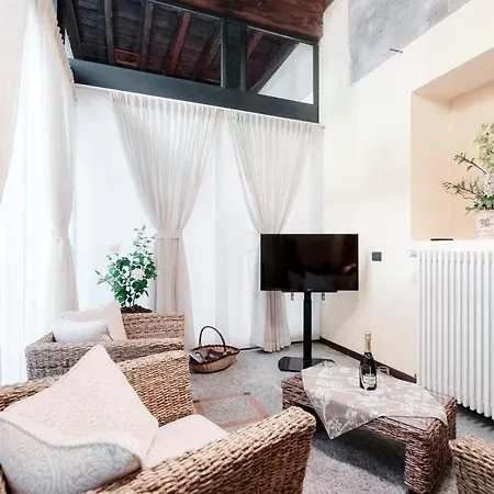 Historical - The House Of Travelers Como