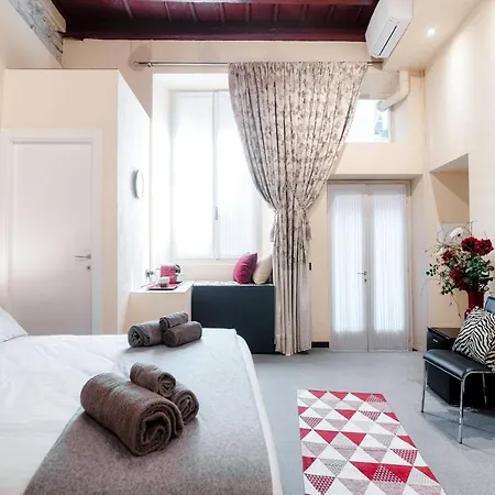 Historical - The House Of Travelers Gæstehus Como