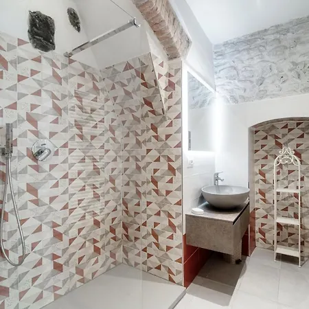 Historical - The House Of Travelers