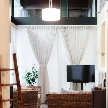 Historical - The House Of Travelers