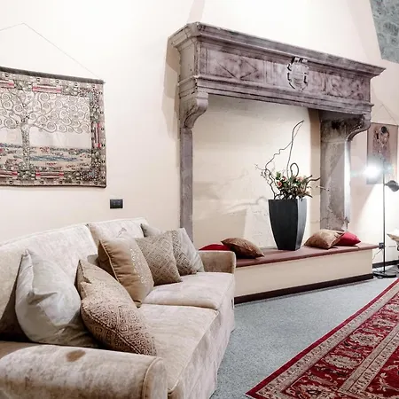 Historical - The House Of Travelers