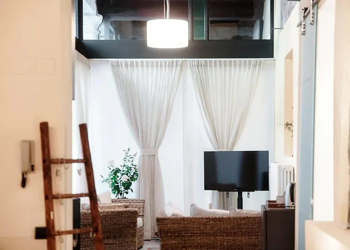 Historical - The House Of Travelers