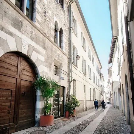 Historical - The House Of Travelers Como