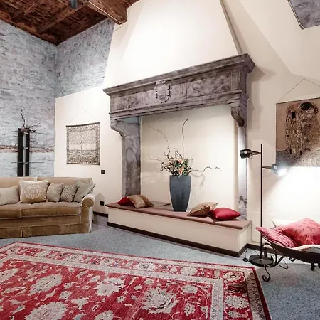 Historical - The House Of Travelers