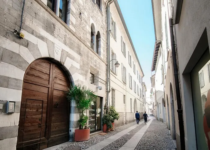 Historical - The House Of Travelers Como